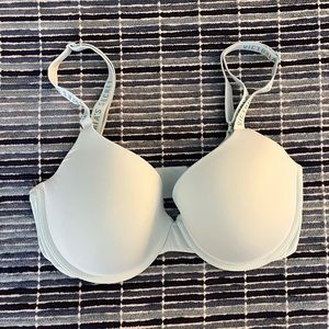 Victoria’s Secret t-shirt lightly lined Demi bra, light blue, 34DD